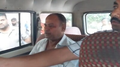 पुलिस हिरासत में आरोपी वकील मनोज शर्मा. 