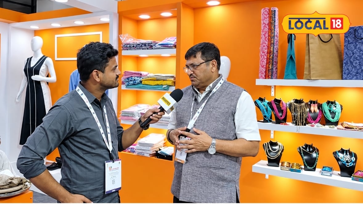 चरखे से रैंप तक का सफर नोएडा में खादी बन रही आधुनिक फैशन का हिस्सा कारीगरों को मिल रहा बढ़ावा जानें