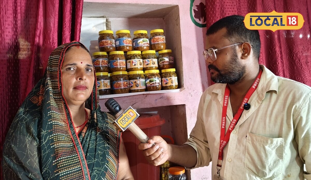 गोंडा की मीरा नें 500 में शुरू किया आचार का बिजनेस बेटी का मिला साथ पति देखते हैं मार्केटिंग बन गईं बड़ी कारोबारी बनाती हैं 15 टाइप के अचार