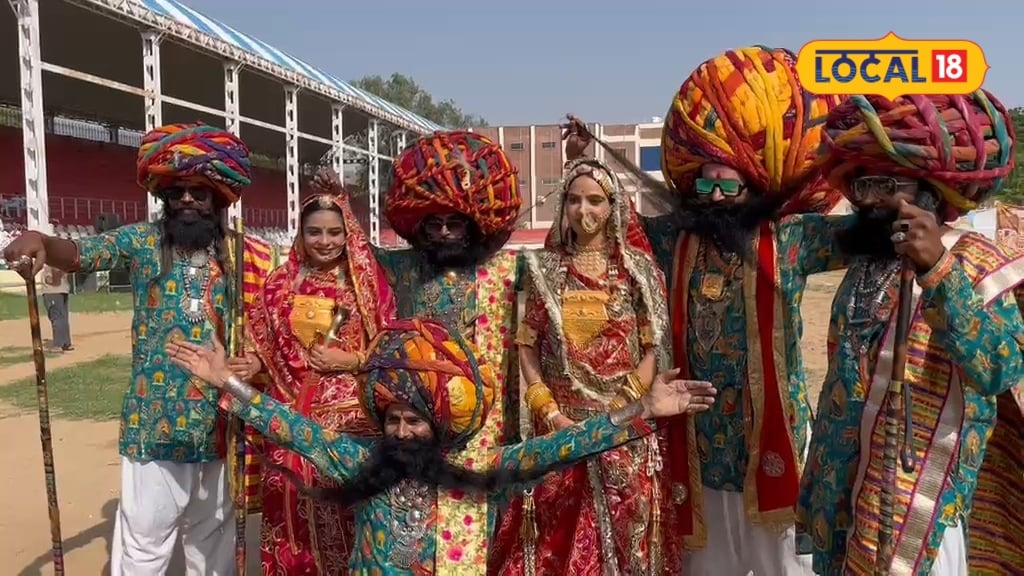 Bikaner Artists Balance 30-Kg Safa to Preserve Rajasthani Heritage