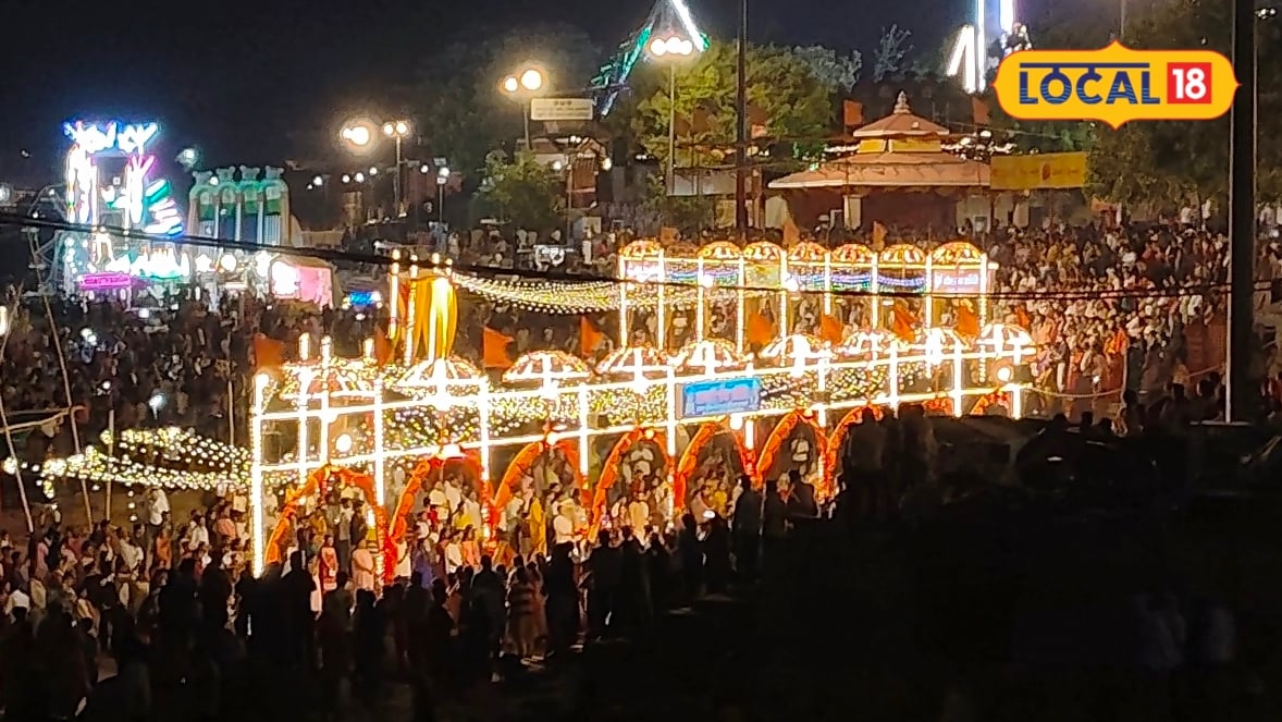 काशी में देव दीपावली की धूम... महीने भर पहले हाउसफुल हुए होटल, 4 गुना किराए के बाद भी 15 लाख पर्यटकों के आने का अनुमान