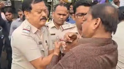 रेजीनगर में उपचुनाव के बीच हुमायूं कबीर गिरफ्तार, पुलिस से भिड़ंत का वीडियो सामने आया, मचा सियासी हंगामा.
