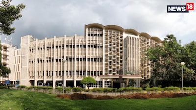 IIT Bombay : साहिल की मौत के बाद जबर्दस्त विरोध प्रदर्शन हुआ था. 