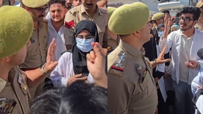 हिजाब को लेकर प्रदर्शन करती मेडिकल स्‍टूडेंट्स को समझाने की कोशिश करते एसएचओ तारिक. (इमेज: वीडियो ग्रैब)