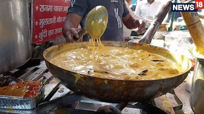 कभी कढ़ी-छोले चावल की रेहड़ी चलाने वाला राजेश आज एक आलीशान फार्महाउस और महंगी कारों का मालिक बन गया. (प्रतीकात्मक)