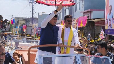 खंडवा के हरसूद में सीएम ने की विंटेज कार की सवारी.