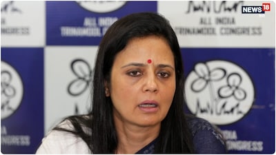 महुआ मोइत्रा ने चुनाव आयोग पर निशाना साधा है. (फाइल फोटो)