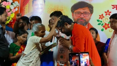 दुर्गा पूजा में VIP बनने के लिए नहीं चाहिए रसूख, बंगाल के बीजेपी विधायक ने इन लोगों को दिया खास पास.
