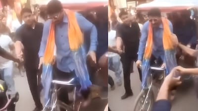 वाराणसी के सबसे भीड़-भाड़ वाले इलाके में रिक्शा चलाते दिखे मनोज तिवारी. 