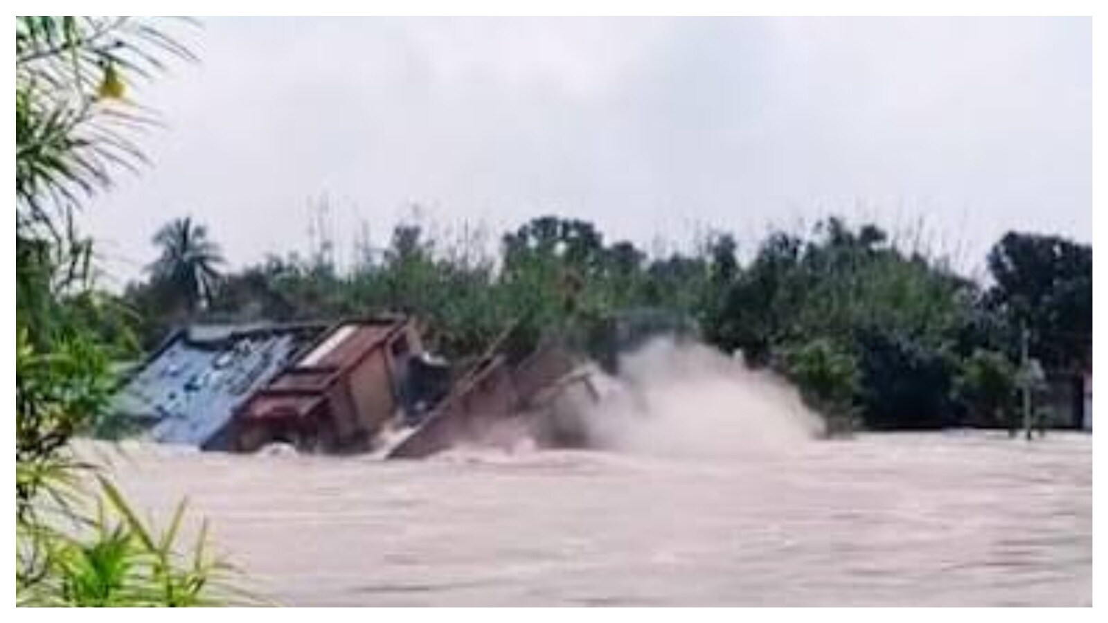 Bihar Flood: आपदा में लापरवाही पड़ी भारी, गंडक क्षेत्र के 7 इंजीनियर सस्पेंड, मुख्य अभियंता पर विभागीय जांच शुरू