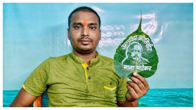 Artist Carves Nana Patekar Portrait on Peepal Leaf in Tribute