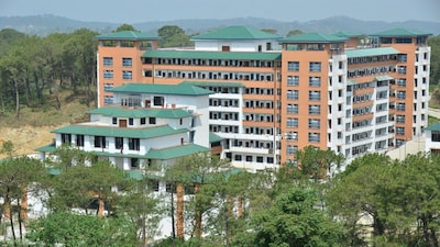 हिमाचल प्रदेश के हमीरपुर में एनआईटी हमीरपुर है.