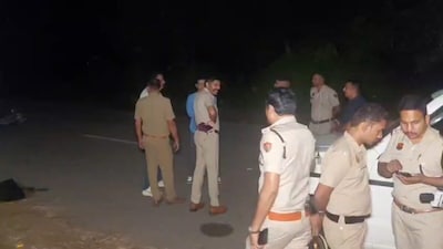 सेक्टर 3 में ताऊ देवी लाल स्टेडियम के पास पुलिस और दो युवकों के बीच मुठभेड़ हो गई