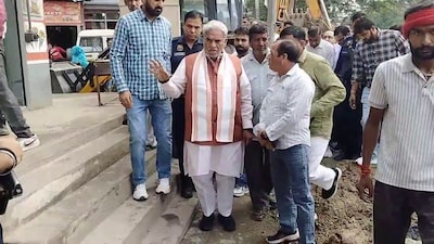 पानीपत में ग्रामीणों की बात सुनने के बाद मंत्री ने मामले का संज्ञान लेते हुए संबंधित विभाग को फिलहाल कार्रवाई रोकने के आदेश दिए.