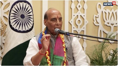 राजनाथ सिंह ने कहा कि जड़ों से जुड़ा राष्ट्र कभी नहीं झुकता.