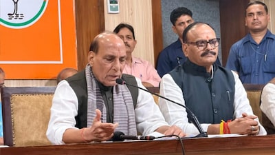 ‘वोट चोरी या कामचोरी?’ राहुल गांधी पर राजनाथ सिंह का तीखा हमला, बोले- अराजकता फैलाना लोकतंत्र नहीं