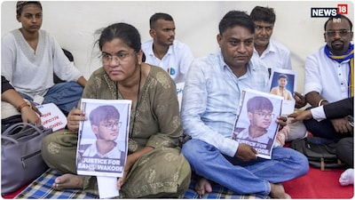 साहिल वाकोडे के माता-पिता अपने बेटे के लिए न्याय की मांग कर रहे हैं. (पीटीआई)