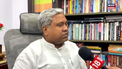 संतोष सुमन ने कहा कि पालि और प्राकृत सिर्फ पुरानी भाषाएं नहीं हैं, बल्कि इनका संबंध भारत की प्राचीन ज्ञान और धार्मिक परंपराओं से है.