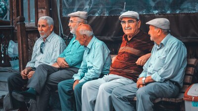 सीनियर स‍िटीजन के ल‍िए अमेर‍िका में एक अनोखी पेंशन स्‍कीम आ रही है. (representative image canva)