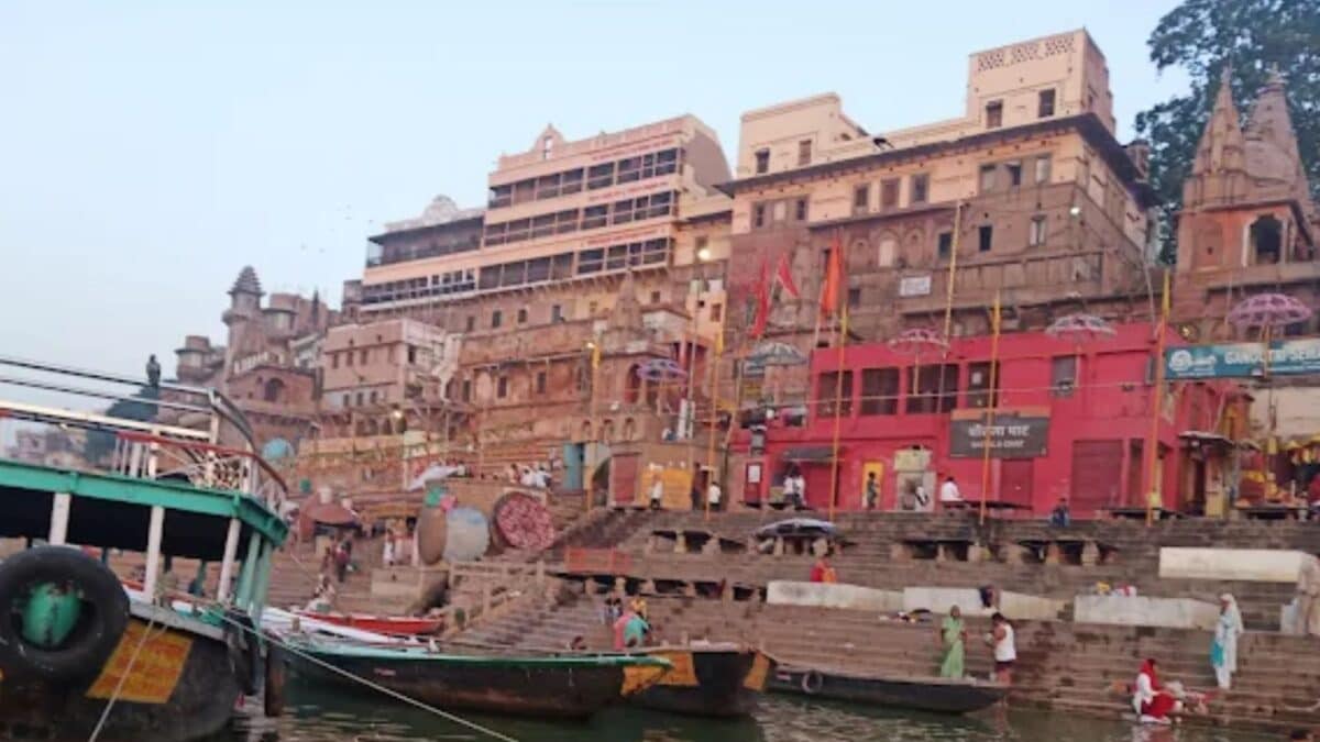 काशी के शिव मंदिर से विवादित बोर्ड हटा, नया नाम सिंधु गंगेश्वर महादेव
