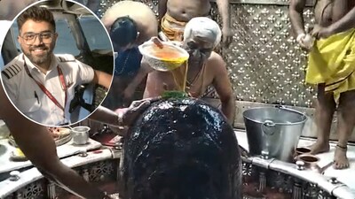 कैप्टन स्मित मच्छर की सलामती के लिए महाकाल मंदिर में पूजा की गई.