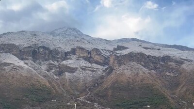चमोली जिले में अक्टूबर से ही बर्फबारी शुरू हो गई है. 