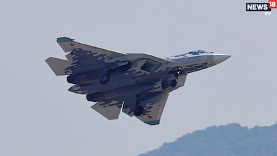 रूस ने भारत को पांचवीं पीढ़ी के 140 Su-57E लड़ाकू विमान का ऑफर दिया है. (फाइल फोटो/Reuters)