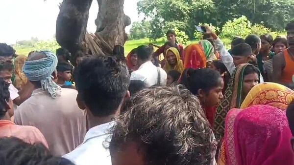 मोतिहारी में गिरा ब्रिटिश काल का पुल, 13 साल के बच्चे की मौत, मलबे में दबे कई लोग