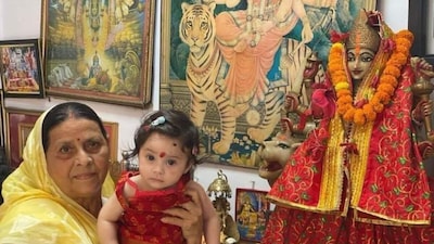 तेजस्वी यादव ने सोशल मीडिया पर बेटी के जन्मदिन के मौके पर कई तस्वीरें शेयर की हैं.