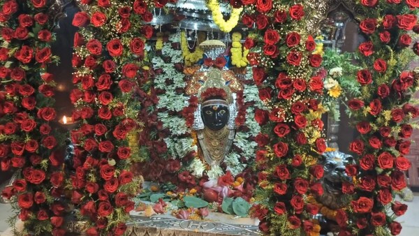 थावे दुर्गा मंदिर में उमड़ी भीड़, शारदीय नवरात्रि शुरू.