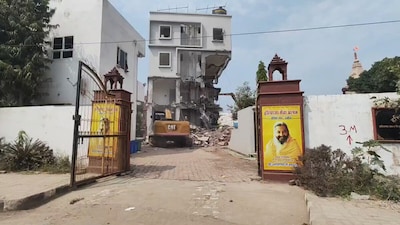 उज्जैन में अवैध निर्माण के खिलाफ बड़ी कार्रवाई. 