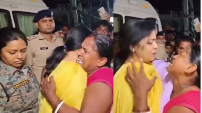 वैशाली में नाव हादसे के बाद डीएम वर्षा सिंह ने एक्शन लिया.