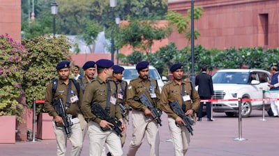 अहमदाबाद में 10 स्‍कूलों को बम से उड़ाने की धमकी; 