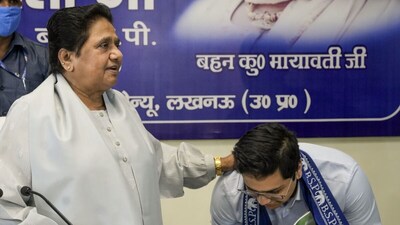 बसपा सुप्रीमो मायावती ने आकाश आनंद का बढ़ाया कद.