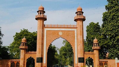 अलीगढ़ मुस्लिम यूनिवर्सिटी (AMU) में लंबे समय बाद 5 नवंबर को छात्र संघ चुनाव कराने की इजाजत मिली है.