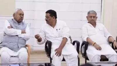 नीरज के साथ संजय, अनंत के साथ ललन...   दोनों तरफ खामोशी क्यों?