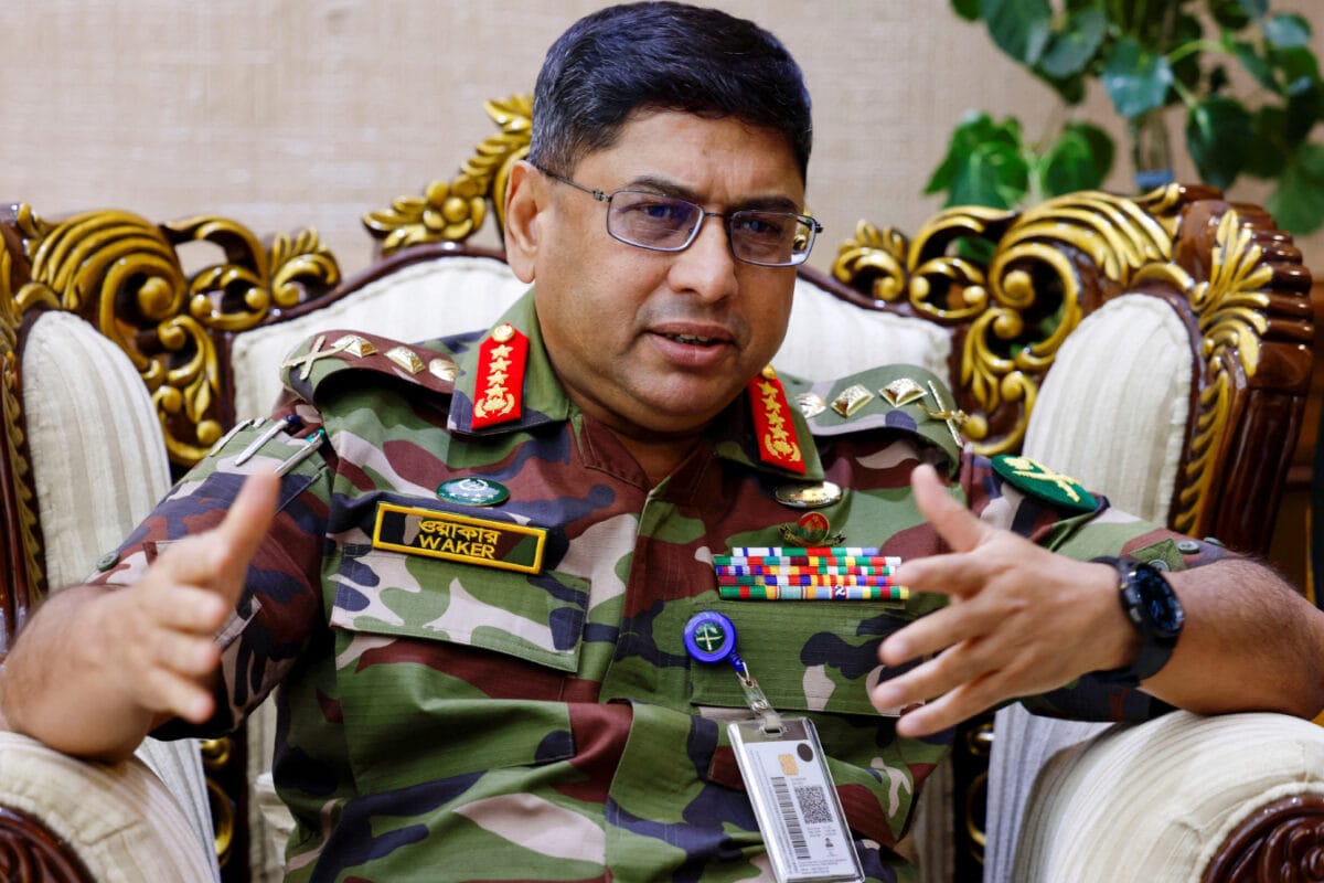 बांग्लादेश के आर्मी चीफ विदेश गए, इधर उन्हें हटाने चले थे तारिक रहमान, उल्टा पड़ गया दांव