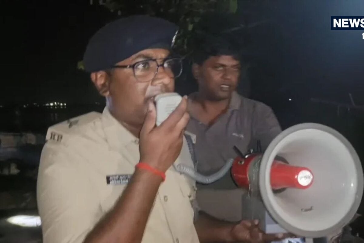 Bhagalpur News: भागलपुर में गंगा का रौद्र रूप, नदी में समा गया 125 मीटर तटबंध, बह गए पक्के मकान