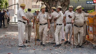दिल्ली के कई स्कूलों को बम से उड़ाने की धमकी दी गई है. (सांकेतिक तस्वीर)
