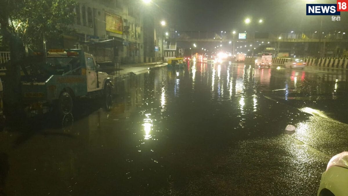 दिल्ली-एनसीआर में तूफानी बारिश, जलभराव से यातायात प्रभावित