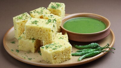 Instant Dhokla: Make Soft & Spongy Dhokla with Gram Flour & Semolina for Breakfast!