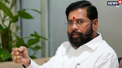 महाराष्‍ट्र के ड‍िप्‍टी सीएम एकनाथ शिंदे ने पुणे शिक्षक निर्वाचन क्षेत्र में निर्दलीय उम्‍मीदवार को सपोर्ट करने का फैसला कर भाजपा को चौंका दिया है. (फाइल फोटो/PTI)