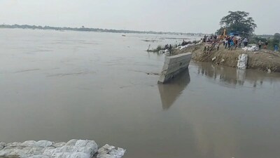 रेवाघाट में जलस्तर खतरे के निशान से 50 सेमी नीचे, लालगंज में अभी भी 52 सेमी ऊपर, 8 इंजीनियरों पर गिरी गाज.