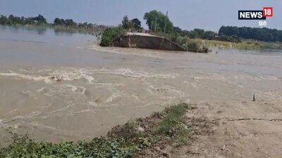 गोपालगंज में तटबंध टूटने पर इंजीनियर सस्पेंड.