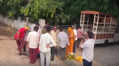 मकान मालिक ने शव को घर में आने से रोका