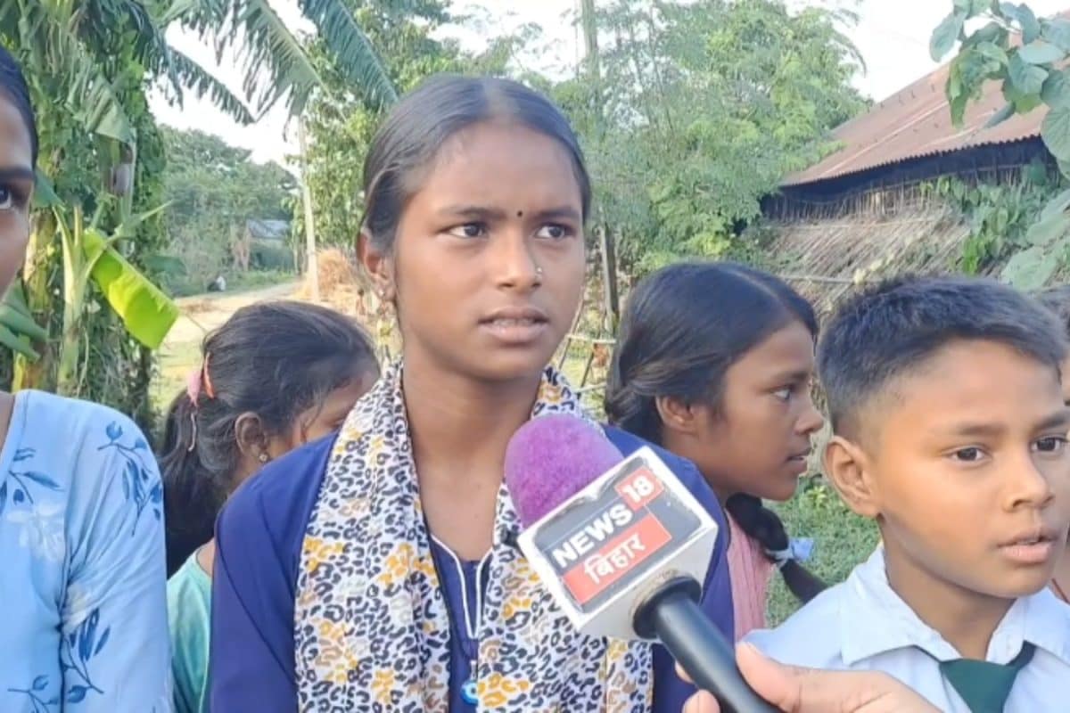 भारत में घर, नेपाल में स्कूल! गाते हैं नेपाली राष्ट्रगान, मधुबनी के इस गांव से आई हैरान करने वाली तस्वीर