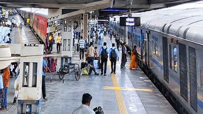 ट्रेन से उतरने की कोशिश में मां-बेटी ट्रेन और प्लेटफॉर्म के बीच फंसी