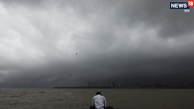 भारतीय मौसम विभाग ने तमिलनाडु के 17 जिलों में भारी से बहुत भारी बारिश का अलर्ट जारी किया है. इसके बाद एनडीआरएफ की टीम चेन्नई भेजी गई है. (फाइल फोटो)