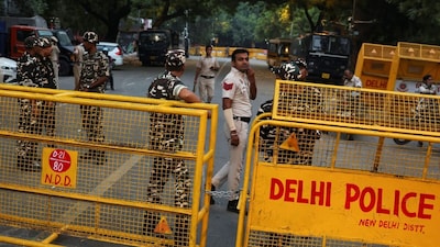 जंतर-मंतर इलाके में तैनात पुलिस बल. फोटो- रायटर