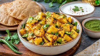 नवरात्रि व्रत में बनाएं कुरकुरी फलाहारी आलू भुजिया (इमेज AI)
